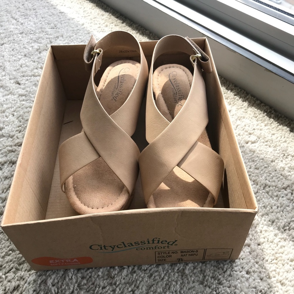 Brand new Tan / beige wedges size 7.5